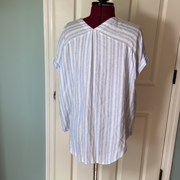 Like new Rails Jeri Linen Blend Blue & White Stripe Top - Picture 12 of 15